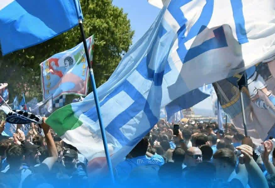 Caffè Sospeso” a Copenaghen: il bellissimo gesto dei danesi verso i 2.100 tifosi del Napoli