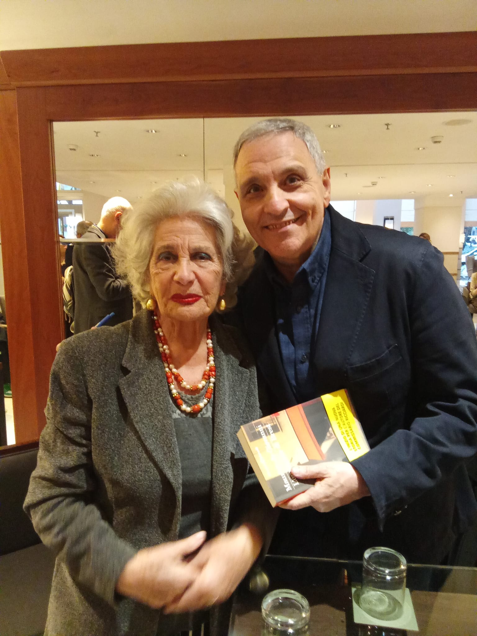 Grande successo a Napoli per la presentazione de “L’orologiaio di Brest”: un pomeriggio tra letteratura e impegno civile